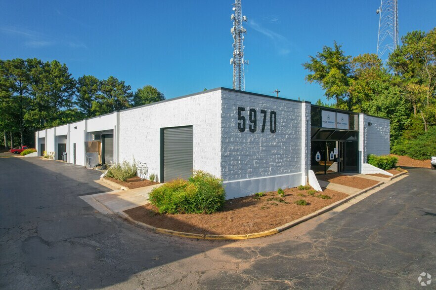 5990 Unity Dr, Norcross, GA à louer - Photo du bâtiment - Image 2 de 12