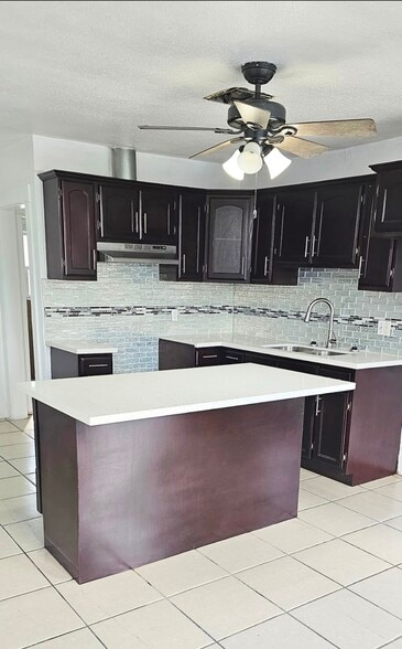 1738 W 82nd St, Los Angeles, CA for sale - Building Photo - Image 2 of 11