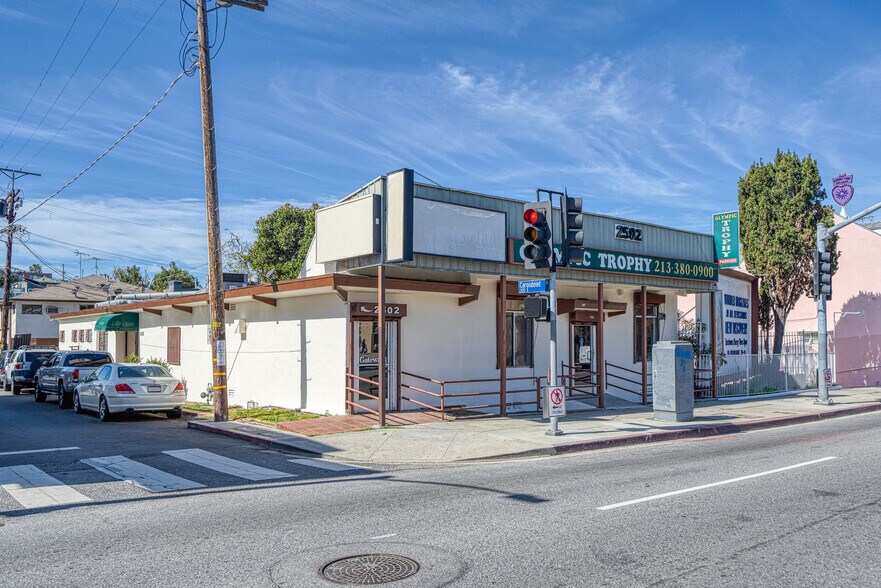 2502 W 3rd St, Los Angeles, CA à vendre - Photo du bâtiment - Image 2 de 31