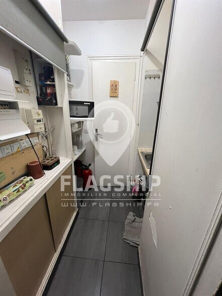 Retail in Paris for lease - Building Photo - Image 3 of 7