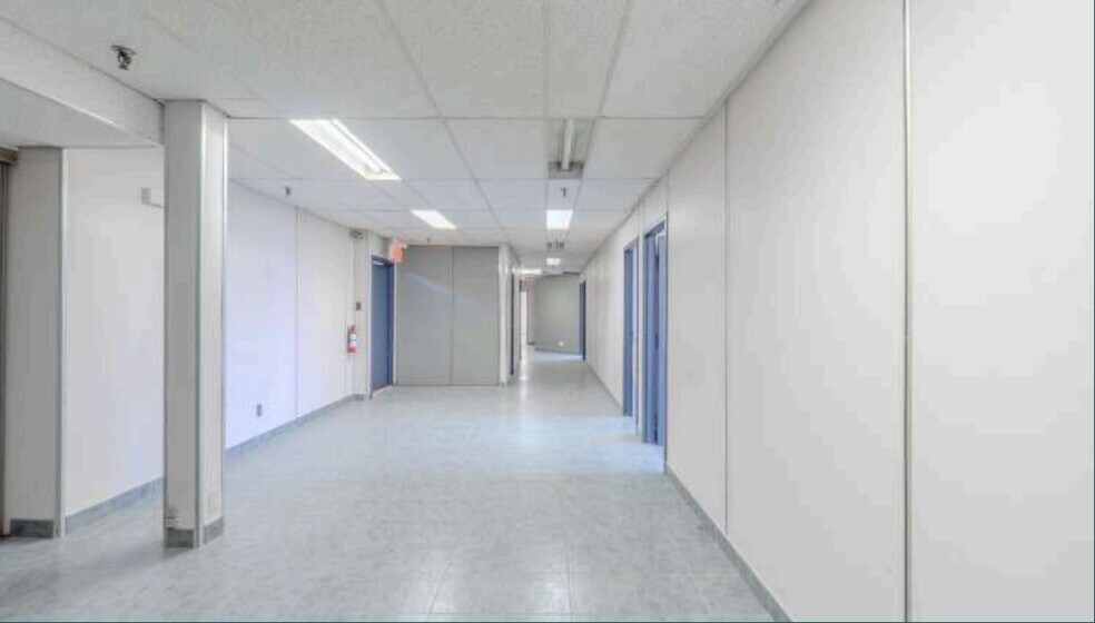 453 Rue Deslauriers, Saint-Laurent, QC à louer - Photo intérieure - Image 2 de 9