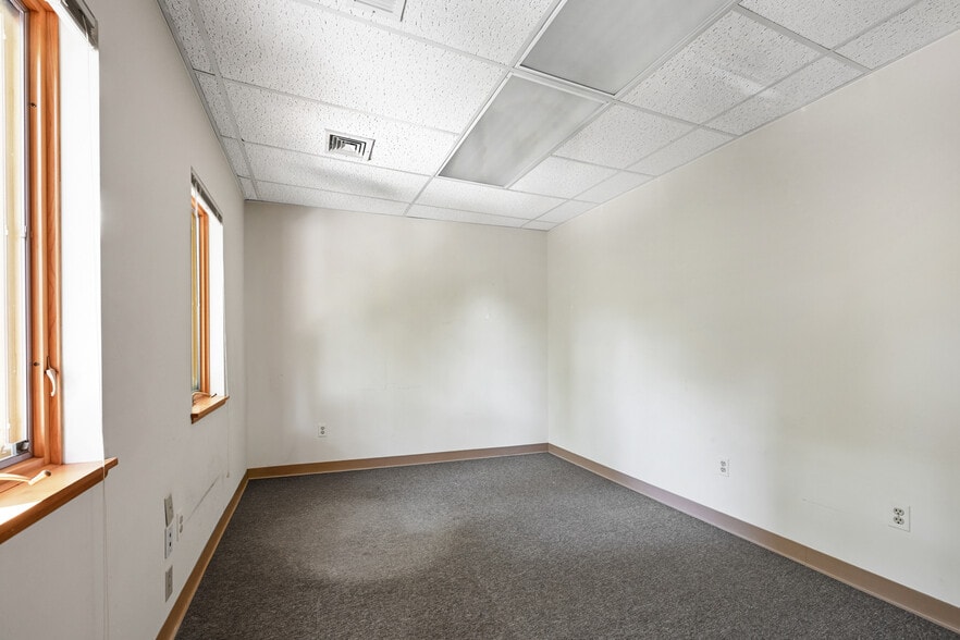 15 Rockland Ter, Verona, NJ for lease - Interior Photo - Image 3 of 19