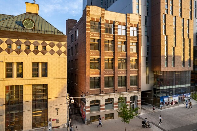 Plus de détails pour 243 College St, Toronto, ON - Bureau à louer