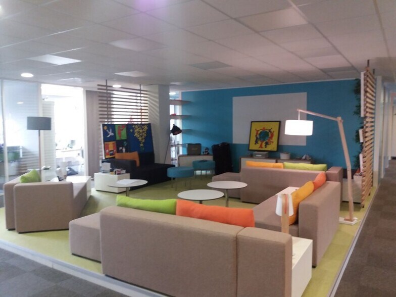 Office in Grenoble for lease - Interior Photo - Image 1 of 3