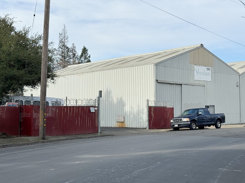 1071 Maxwell Dr, Santa Rosa, CA for lease - Building Photo - Image 3 of 6