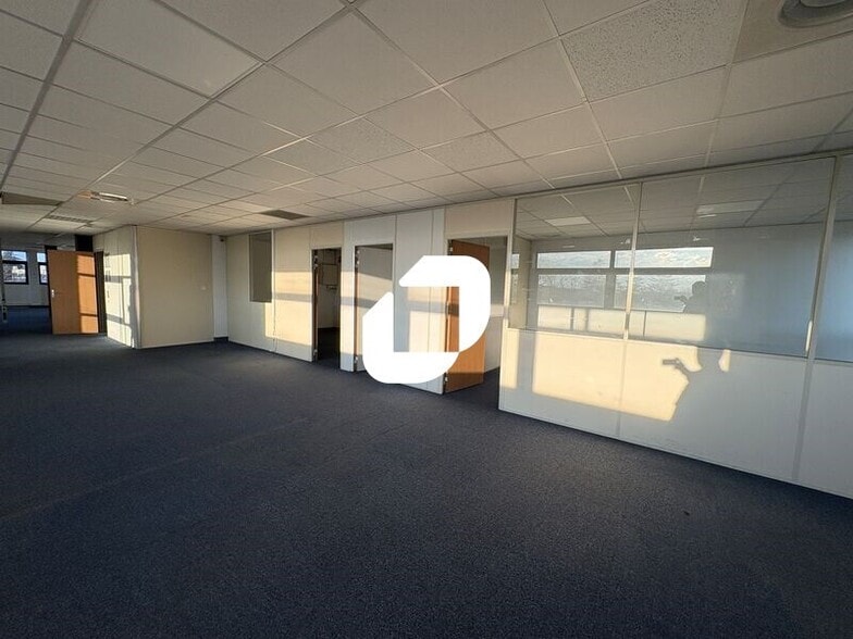 81-83 Rue Elisée Reclus, Décines-Charpieu for lease - Interior Photo - Image 3 of 11