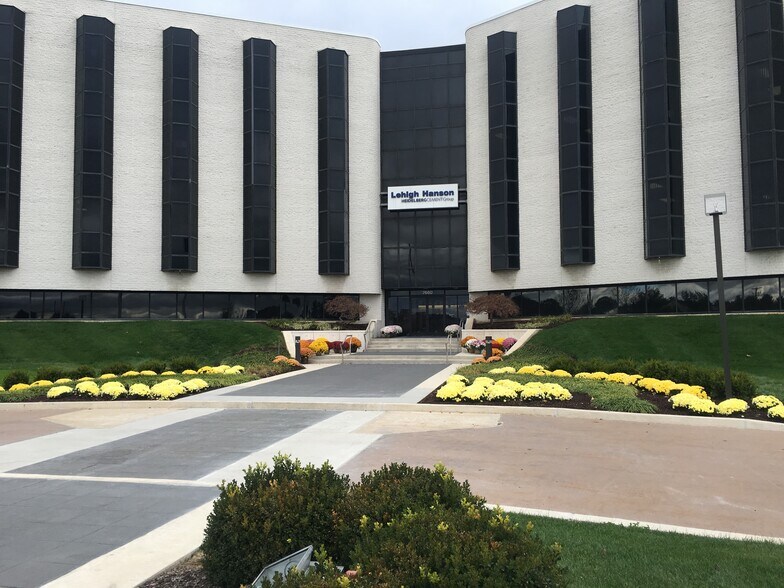 7660 Imperial Way, Allentown, PA à louer - Photo du bâtiment - Image 3 de 15