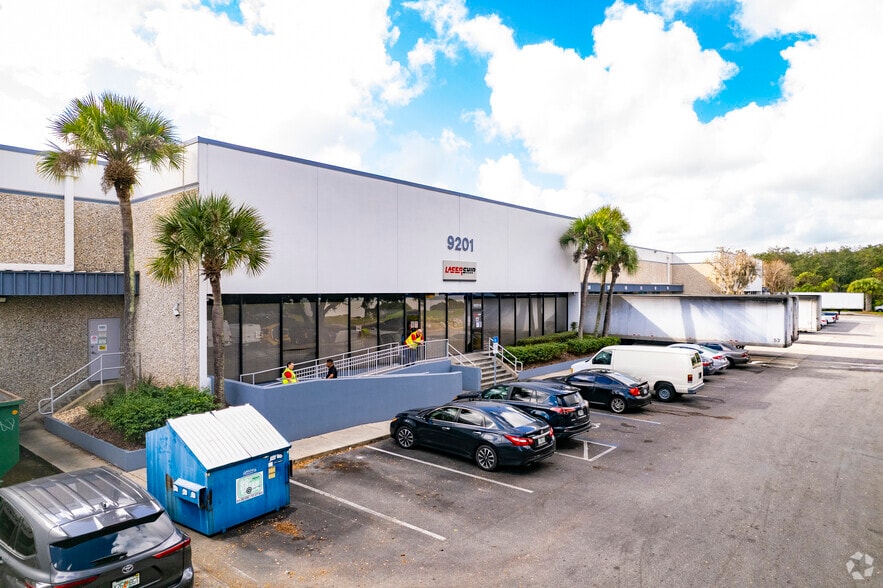 9201 King Palm Dr, Tampa, FL for lease - Primary Photo - Image 1 of 10