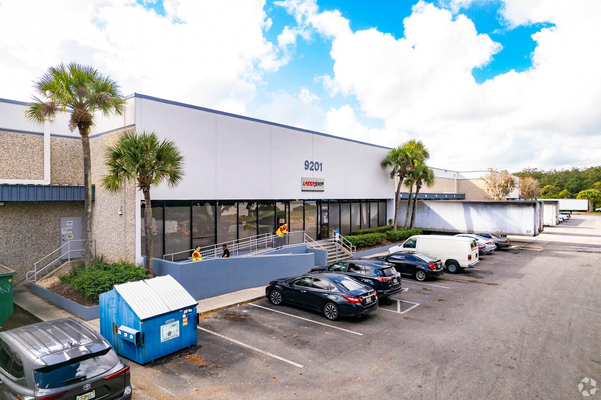 9201 King Palm Dr, Tampa, FL for lease Primary Photo- Image 1 of 11