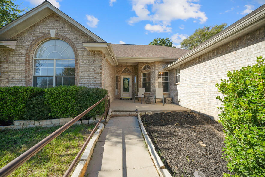 116 River Knl, Castroville, TX for sale - Primary Photo - Image 1 of 18