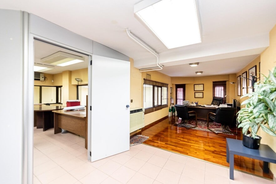 Multifamily in Madrid, Madrid for sale - Interior Photo - Image 3 of 6