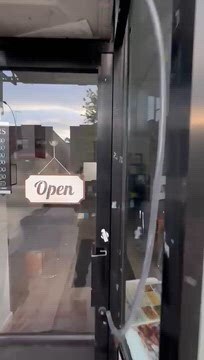 2313 Steinway St, Astoria, NY à louer - Vidéo sur l’inscription commerciale - Image 2 de 6
