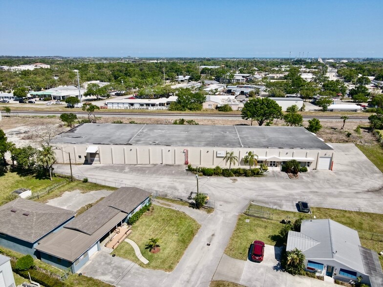 1100 17th St, Vero Beach, FL for lease - Building Photo - Image 2 of 6