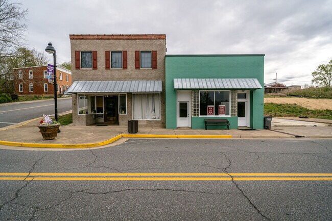 Plus de détails pour 500-502 First St, Shenandoah, VA - Bureau à vendre