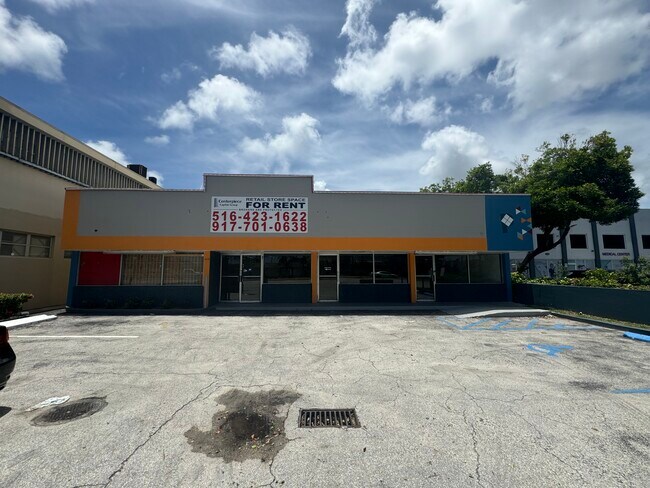 Plus de détails pour 1870 NE 163rd St, Miami, FL - Commerce de détail à louer