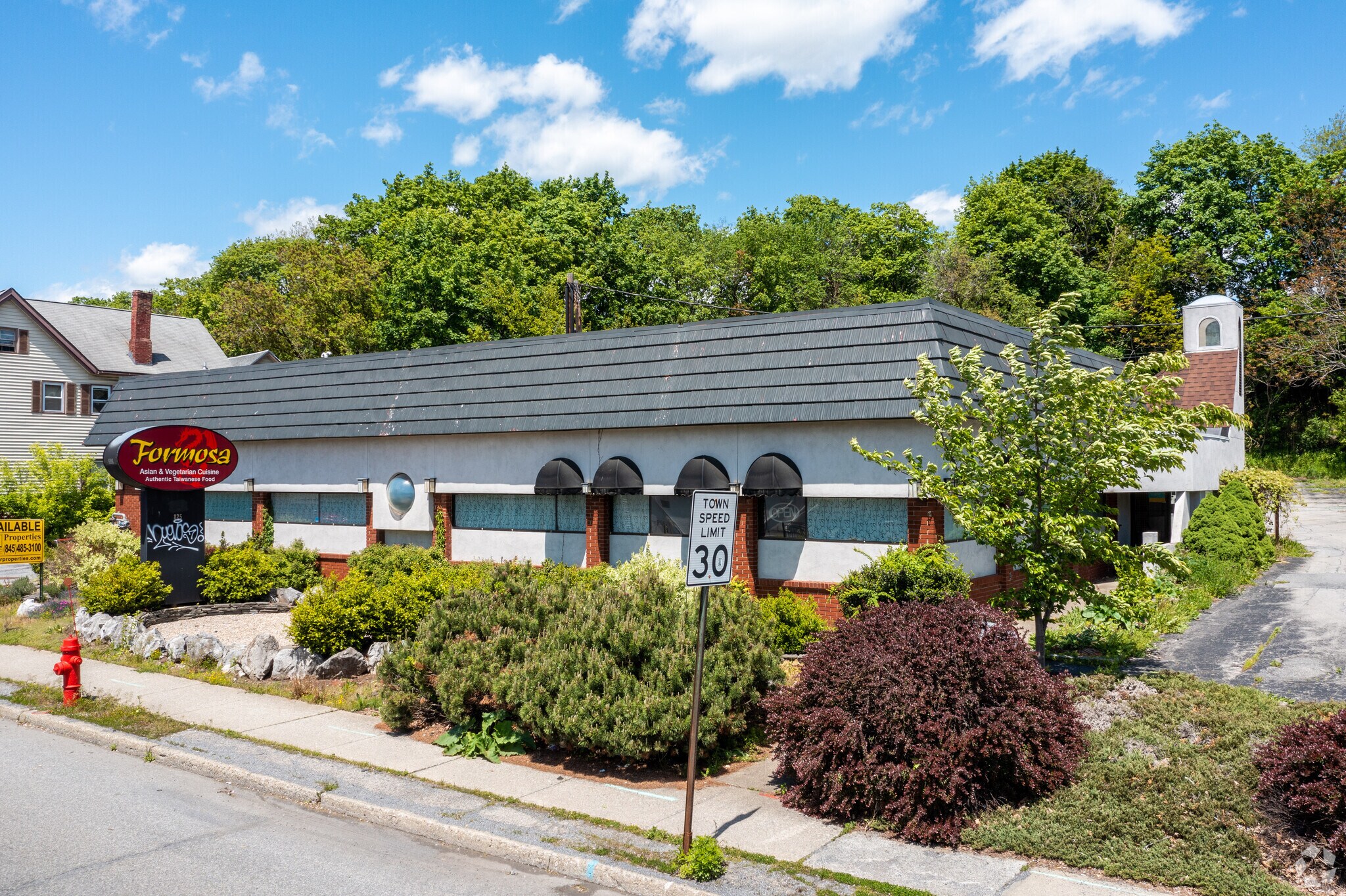 825 Main St, Poughkeepsie, NY à louer Photo principale- Image 1 de 7