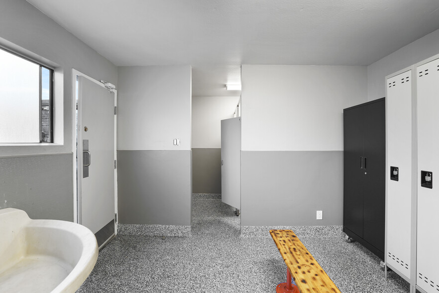 19232 Beach Blvd, Huntington Beach, CA for lease - Building Photo - Image 2 of 9