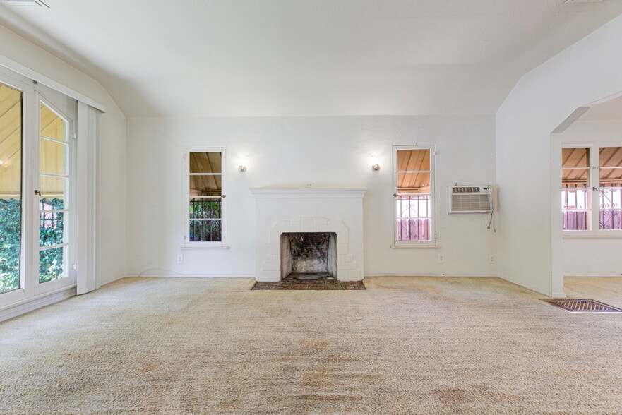 4909 York Blvd, Los Angeles, CA à vendre - Photo du bâtiment - Image 3 de 21
