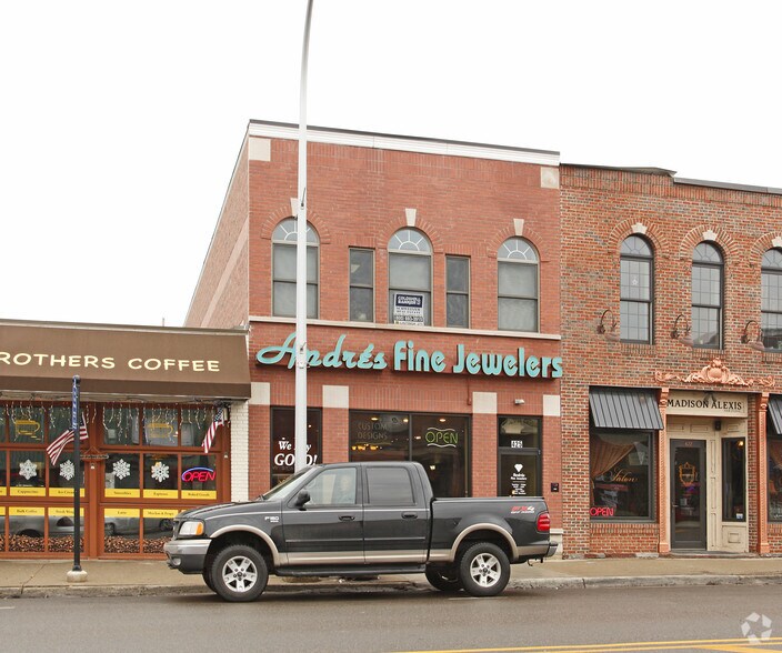 425 W Main St, Brighton, MI à louer - Photo principale - Image 1 de 4