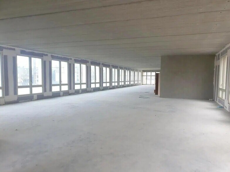 Office in Versailles for lease - Interior Photo - Image 3 of 12