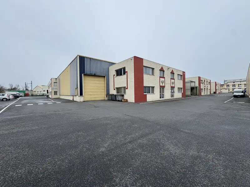 Flex in Bezons for lease Building Photo- Image 1 of 2