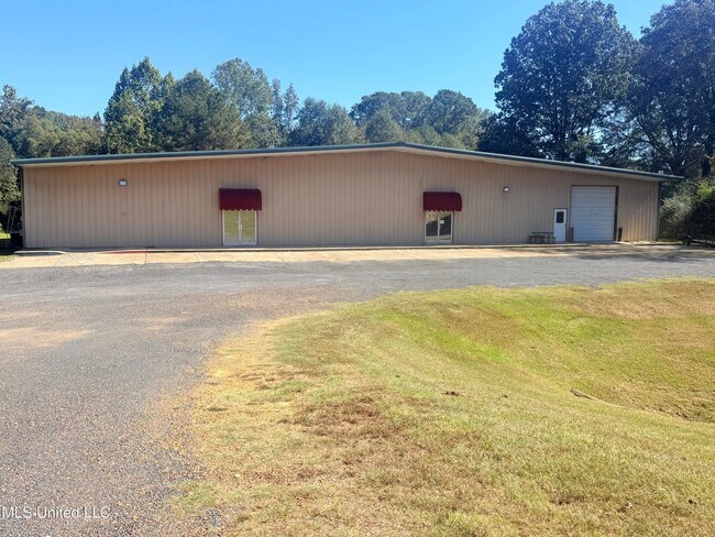 More details for 3440 Commerce St, Grenada, MS - Retail for Sale