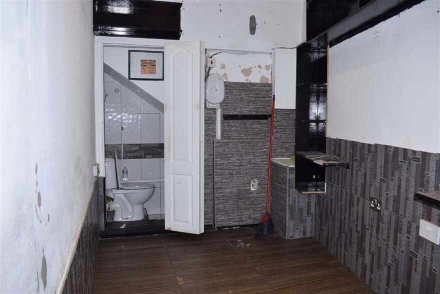 West St, London for sale - Building Photo - Image 2 of 4