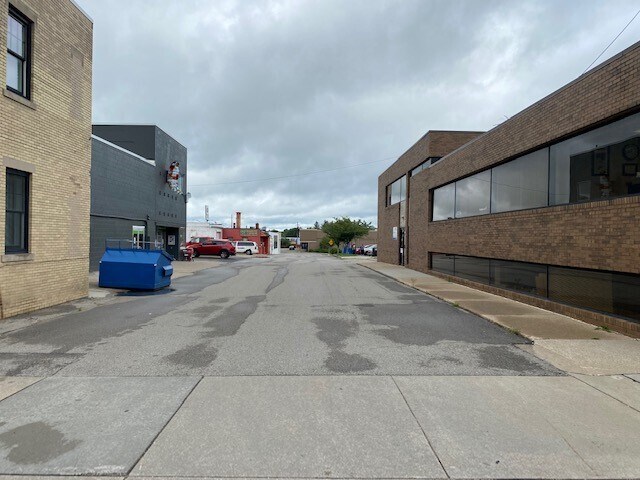 211 Maple St, Big Rapids, MI à louer - Photo du bâtiment - Image 2 de 22