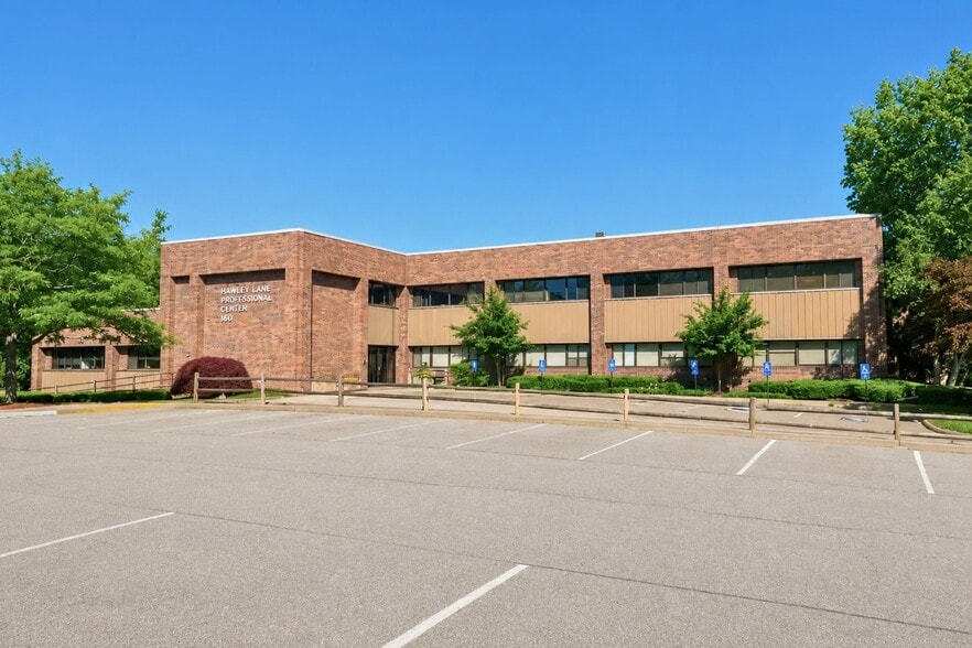 160 Hawley Ln, Trumbull, CT for sale - Building Photo - Image 3 of 13