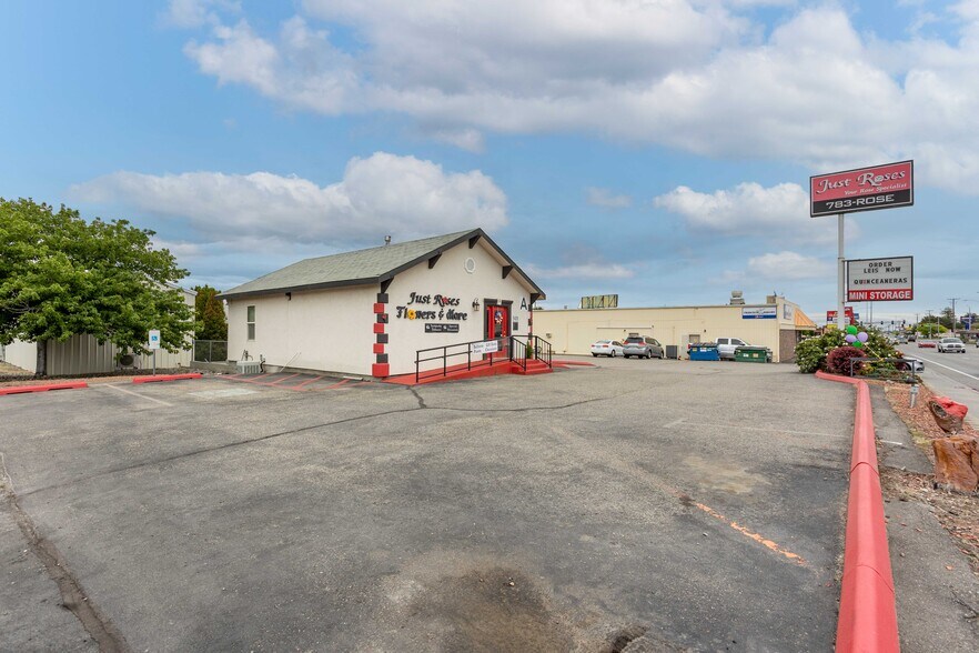 5428 W Clearwater Ave, Kennewick, WA à louer - Photo du bâtiment - Image 2 de 79