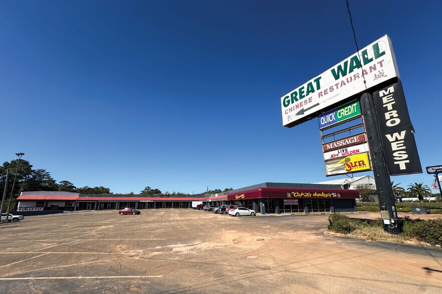 2855 Ross Clark Cir, Dothan, AL à vendre - Photo du bâtiment - Image 2 de 6