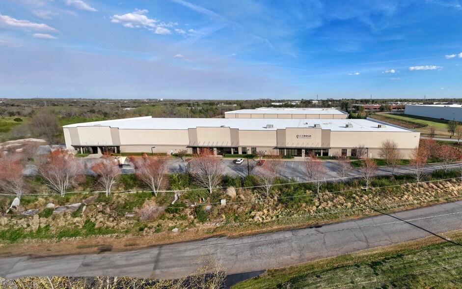 200 Ben Hamby Dr, Greenville, SC à louer - Photo du bâtiment - Image 2 de 2