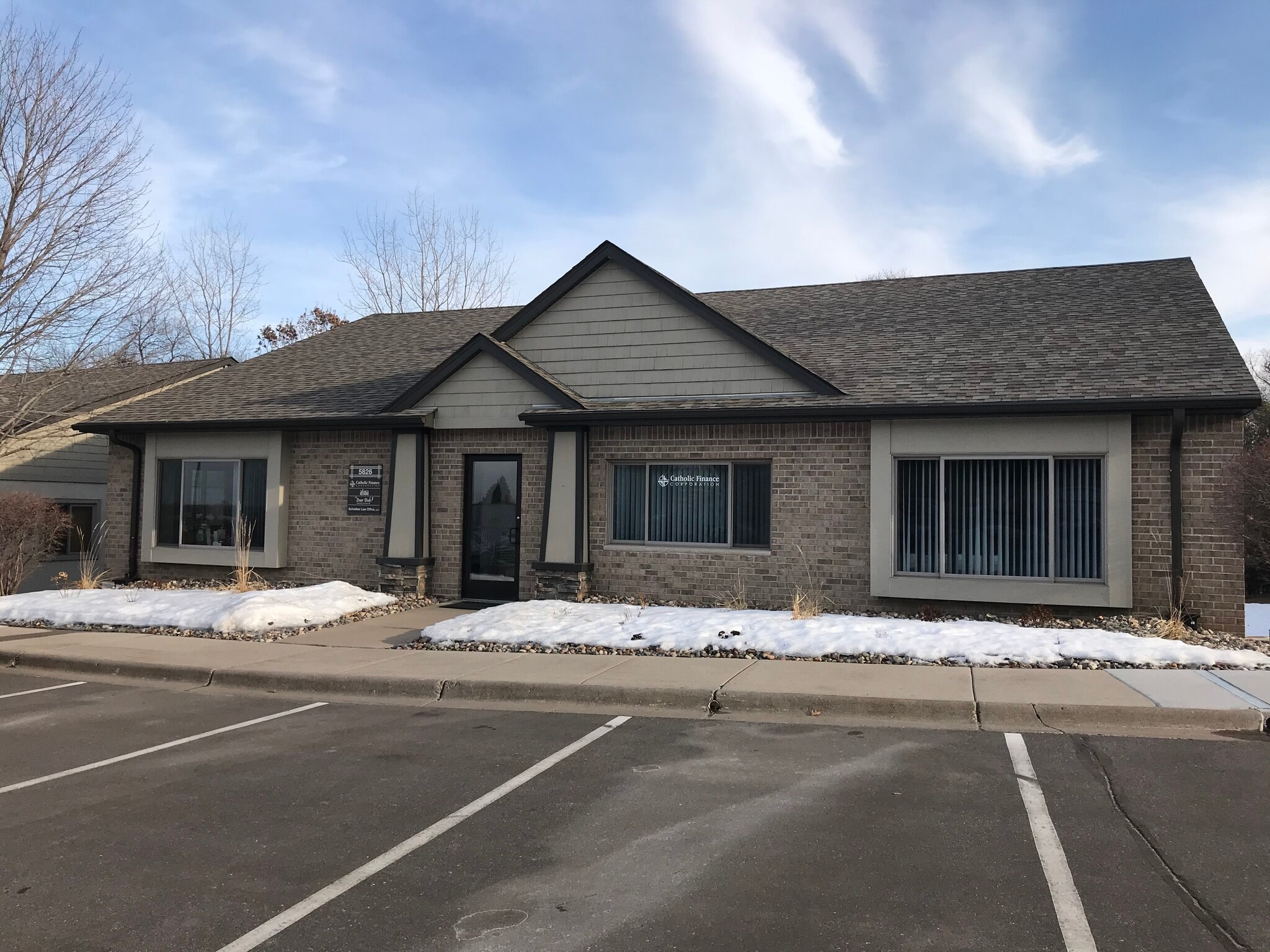 5826 Blackshire Path, Inver Grove Heights, MN for lease Building Photo- Image 1 of 6