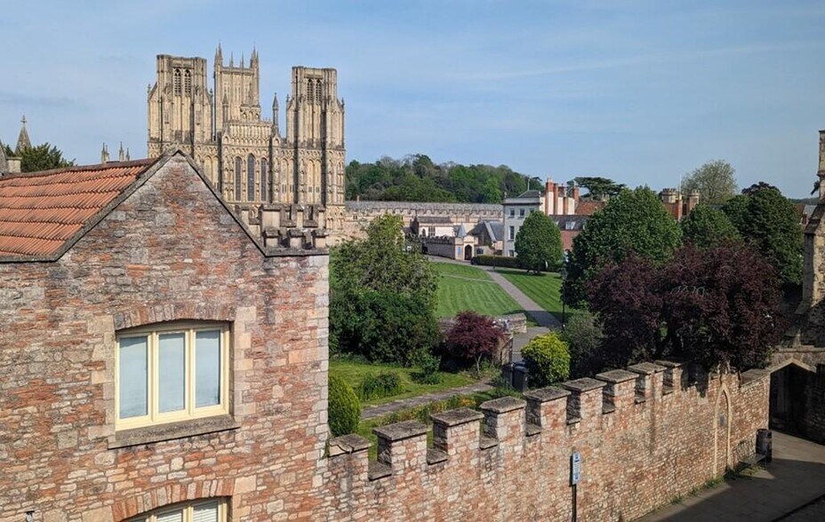 31 Sadler St, Wells à louer - Photo du bâtiment - Image 2 de 11