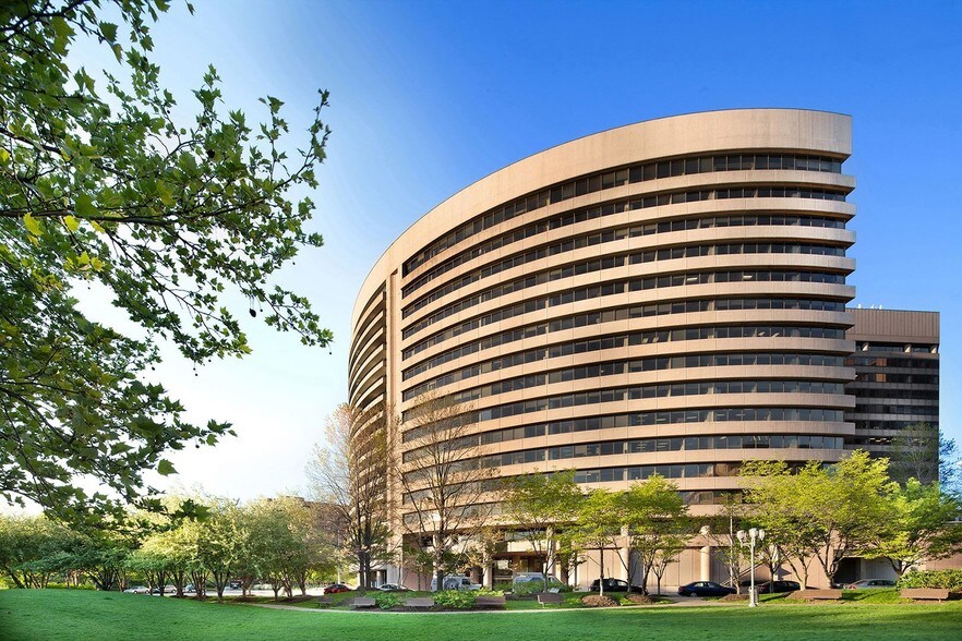 200 12th St S, Arlington, VA à louer - Photo du bâtiment - Image 2 de 2