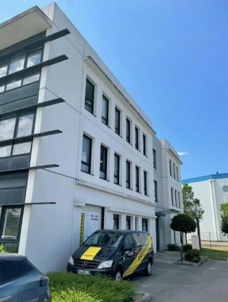 Office in Saint-Priest for lease - Building Photo - Image 2 of 13