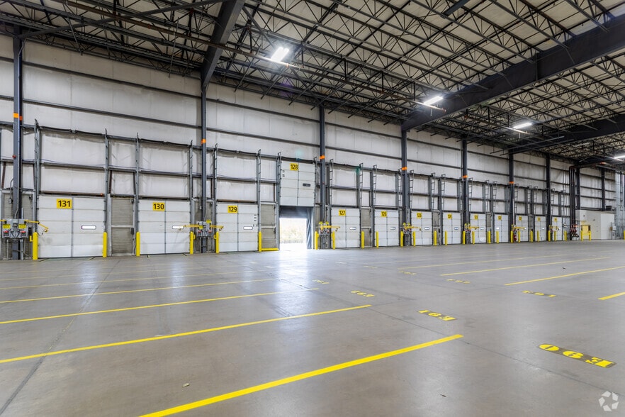 69 Green Mountain Rd, Hazleton, PA for lease - Building Photo - Image 3 of 13