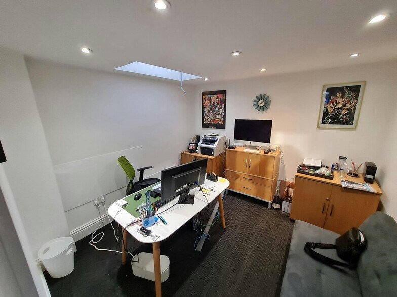 223 Upper Richmond Rd, Londres à vendre - Photo du bâtiment - Image 3 de 6