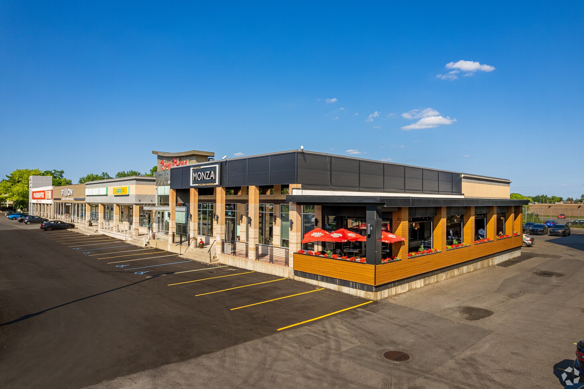 5660-5696 St Sherbrooke E, Montréal, QC à vendre Photo du bâtiment- Image 1 de 1