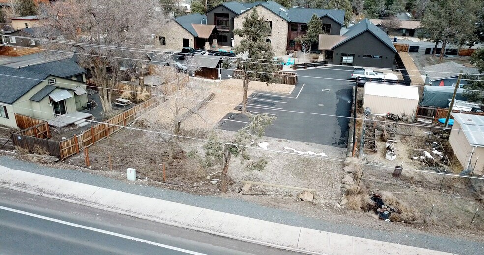 64624 Cook ave, Bend, OR à vendre - Photo du bâtiment - Image 2 de 4