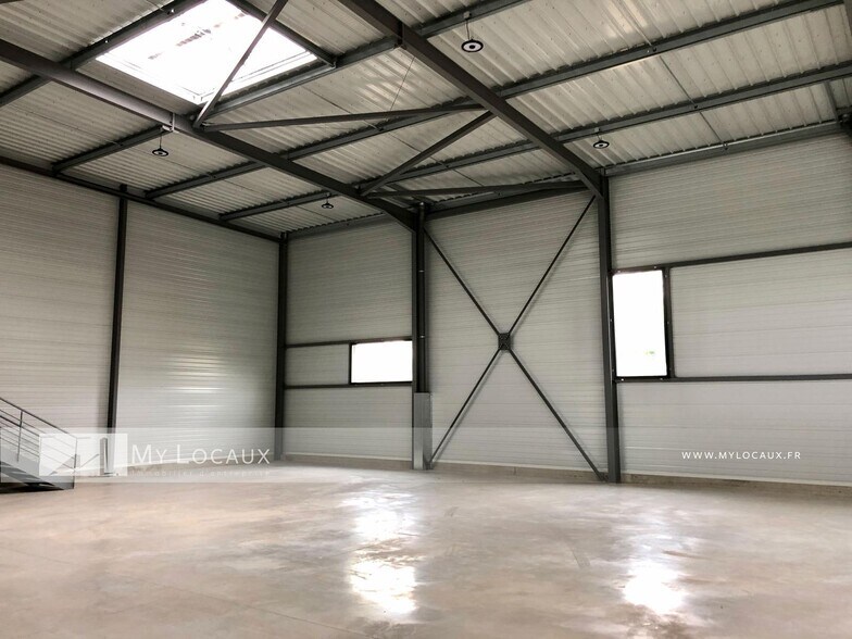 Flex in Aulnay-sous-Bois for lease - Interior Photo - Image 3 of 6