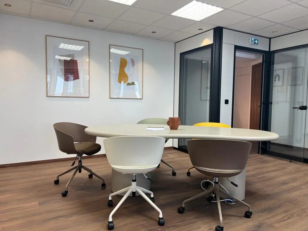 Office in Saint-Laurent-du-Var for lease Building Photo- Image 1 of 8