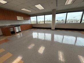 5202 Old Orchard Rd, Skokie, IL for lease Interior Photo- Image 2 of 7