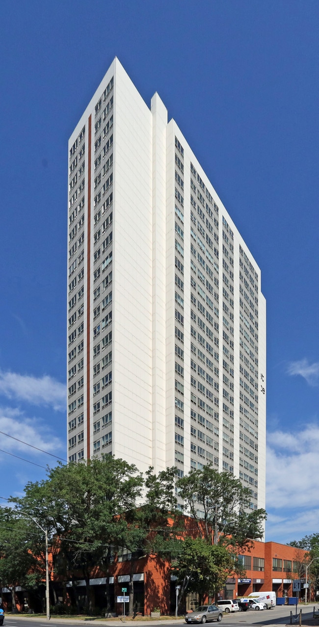 Plus de détails pour 360 King St E, Hamilton, ON - Commerce de détail à louer