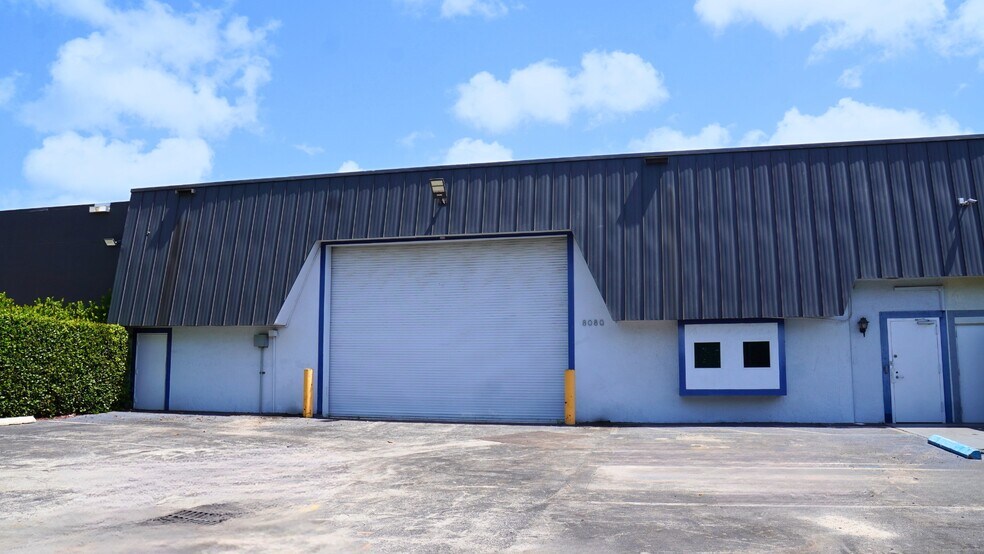 8080-8100 NW 33rd St, Doral, FL for lease - Building Photo - Image 1 of 11