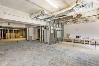 2330 Victory Pky, Cincinnati, OH for lease Interior Photo- Image 2 of 9