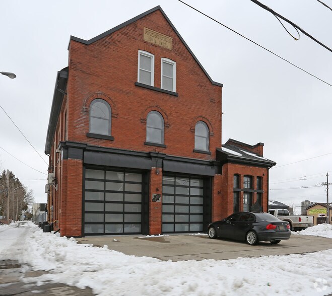 318 Duke St W, Kitchener, ON à louer - Photo du bâtiment - Image 3 de 3