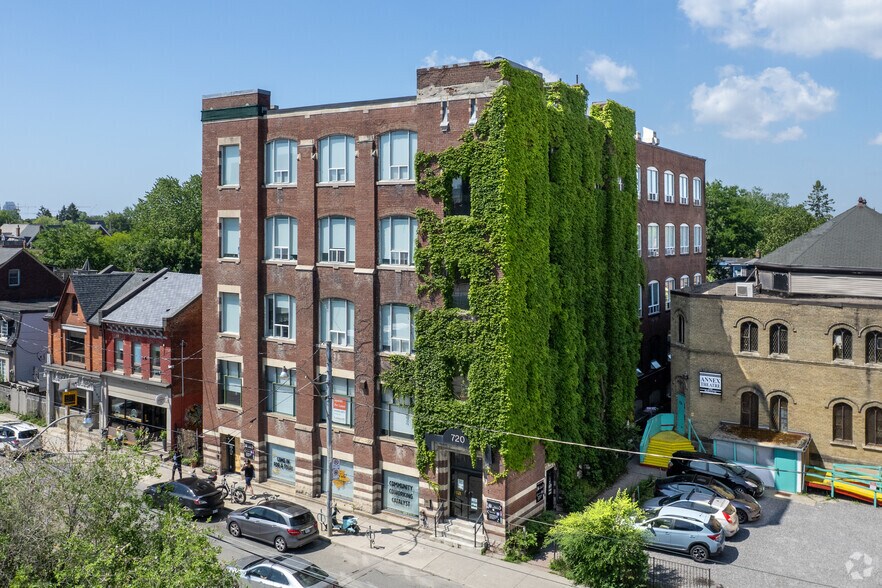 720 Bathurst St, Toronto, ON à vendre - Photo du bâtiment - Image 1 de 1