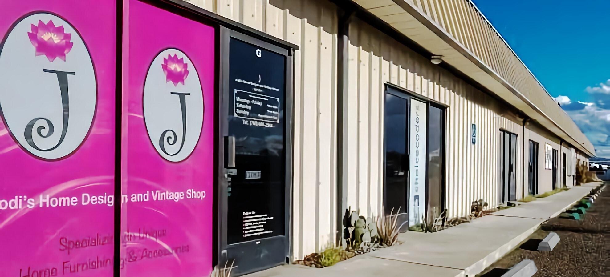 1353-1363 Inyokern Rd, Ridgecrest, CA à vendre Photo du bâtiment- Image 1 de 1