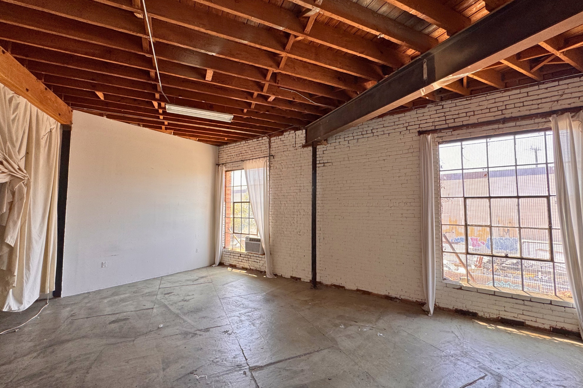 3430 S Hill St, Los Angeles, CA for lease Interior Photo- Image 1 of 5